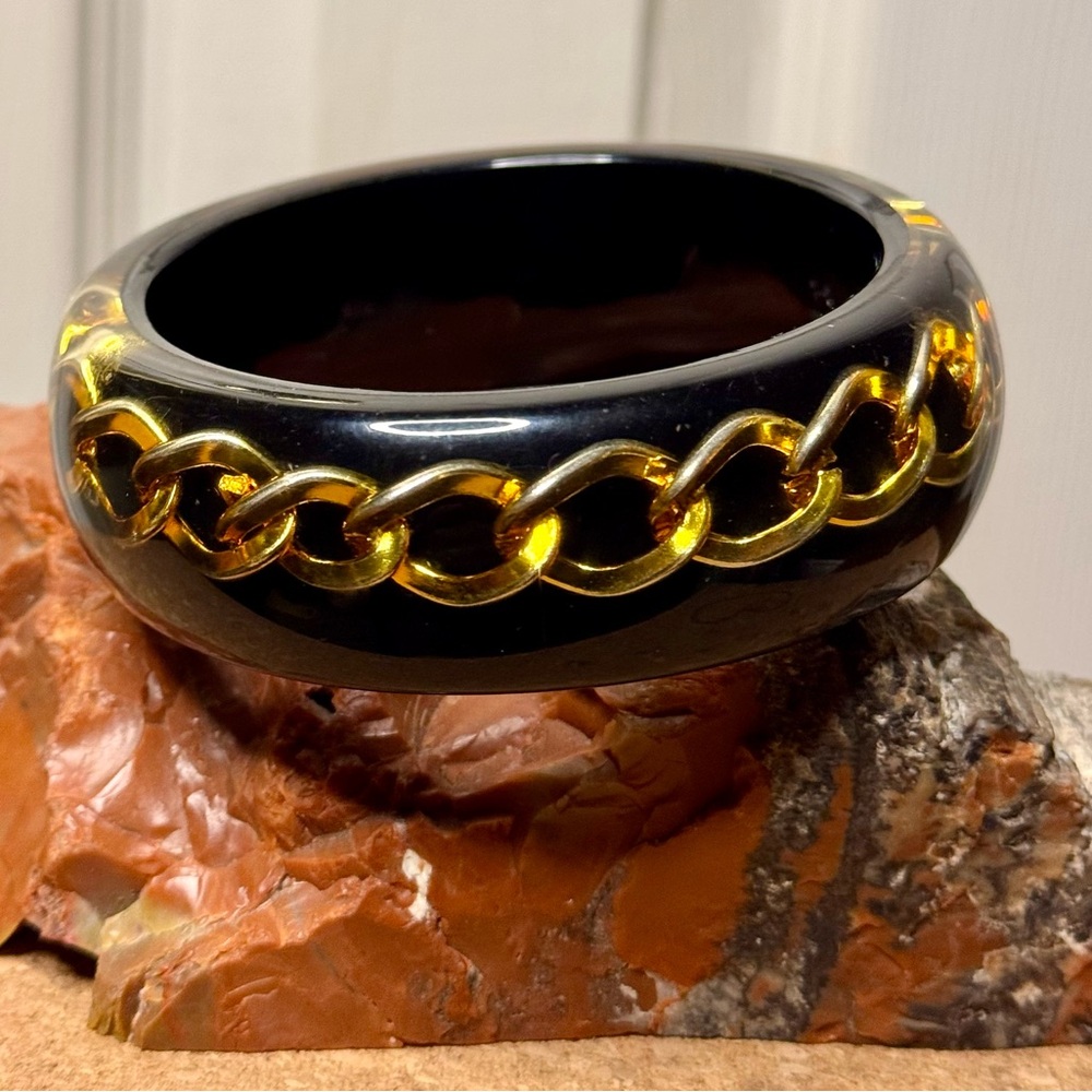 Mid-Century Modernist Black Lucite Gold Chain Bangle 63.5 mm Vintage Excellent